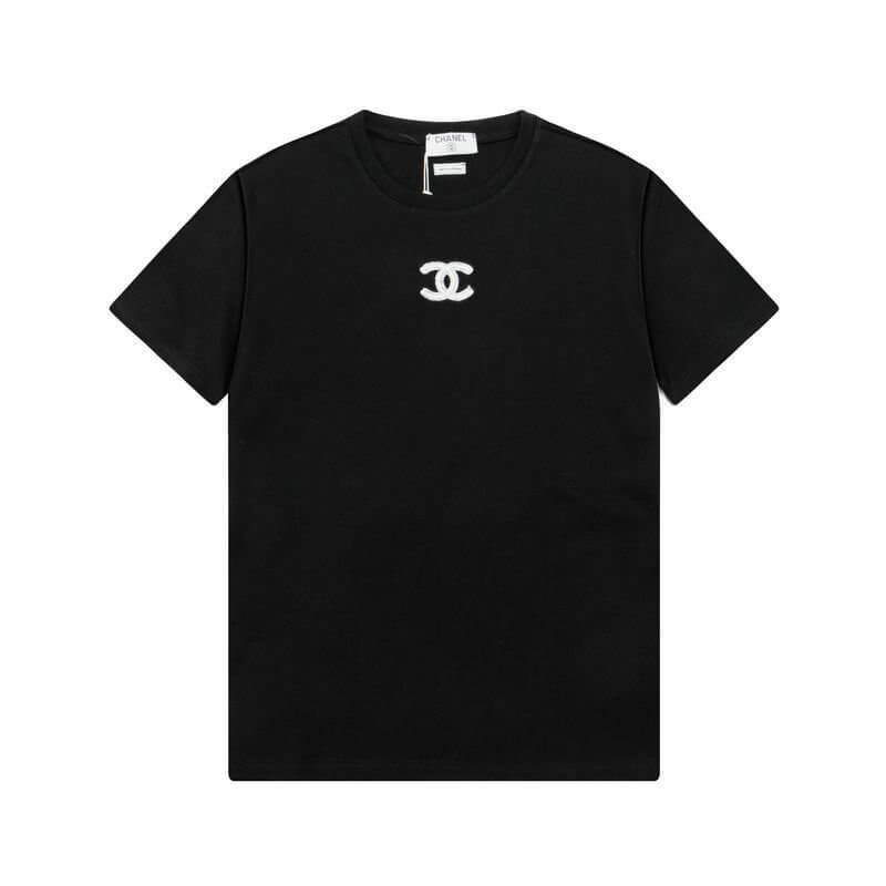 les T-shirts Chanel Femme offrent une élégance et un confort inégalés. Au meilleur prix. Le moins cher design emblématique.