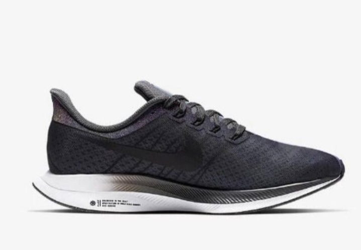 Les baskets Nike Air Zoom Femme se démarquent par leur design sportif et moderne, conçu pour maximiser les performances exceptionnelles 