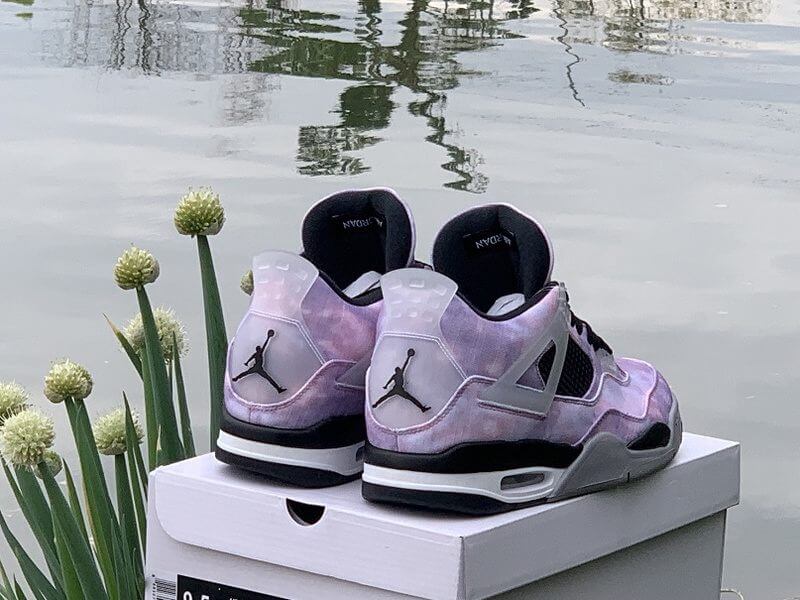 Premièrement : Les baskets Air Jordan 4 Femme se distinguent par leur design iconique et leur capacité à allier style et fonctionnalité.