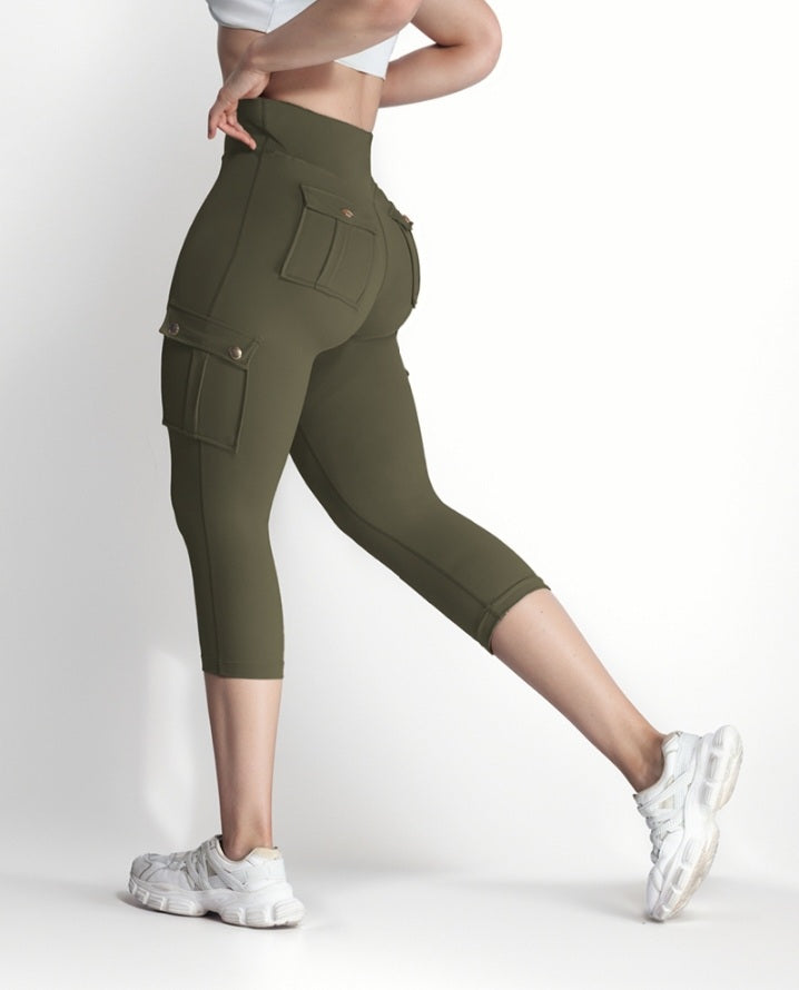 Premièrement : Ce Legging de motard taille haute avec poches à rabat pour soulever les fesses.