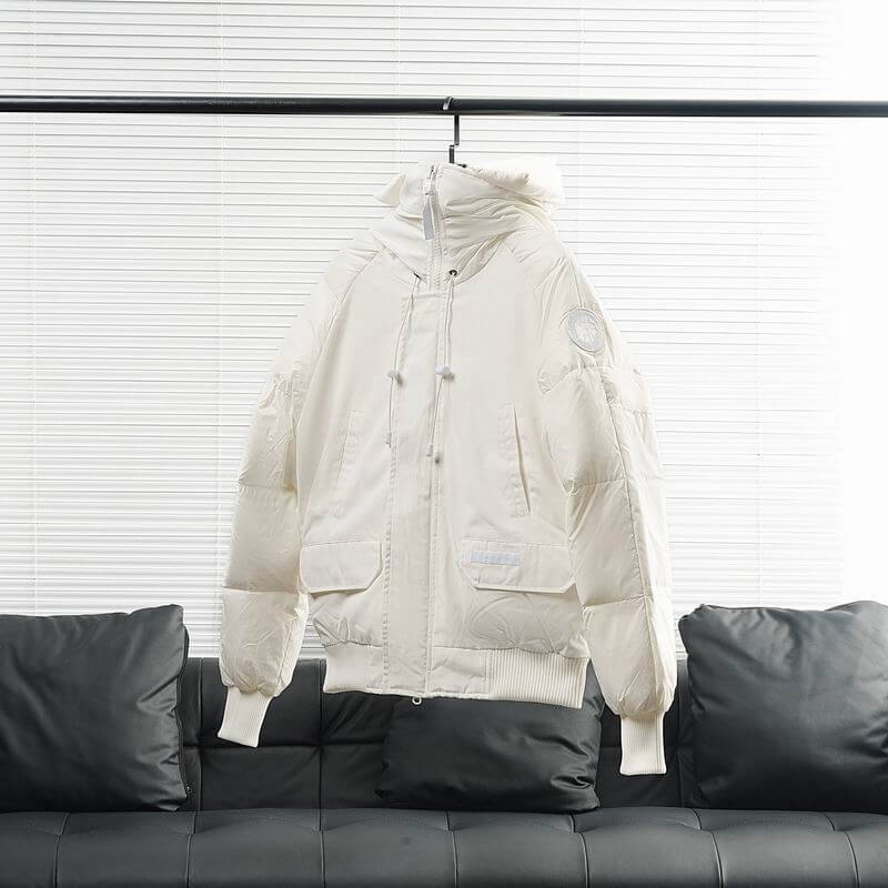 Résultat de l'évolution emblématique de la marque Canada G00se Femme, la Doudoune Canada G00se Femme est un témoignage de l'engagement de Canada G00se à combiner style,