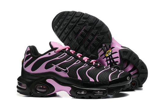 Résultats de l'évolution emblématique de la ligne Nike, les Nike TN Air Max Plus Femme sont un témoignage de l'engagement de Nike à combiner style et innovation.