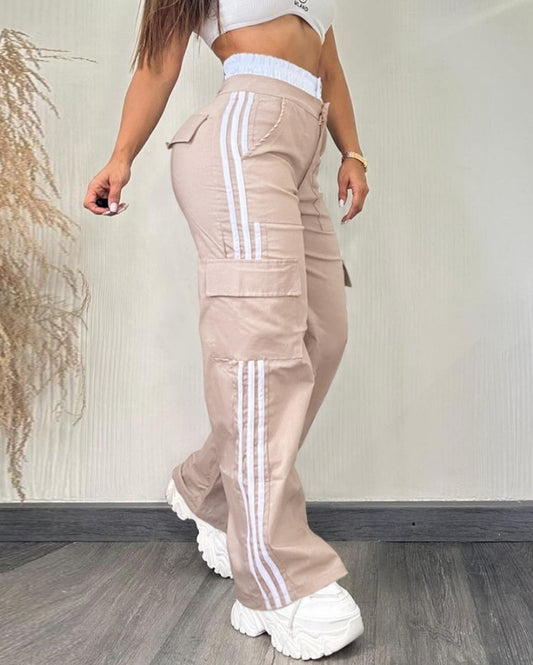 Premièrement : Ce Pantalon cargo taille haute extensible froncé à bandes rayées et poches Femme.