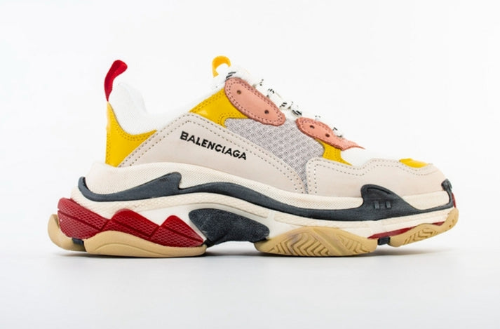 les sneakers Balenciaga Triple S "Beige Green Yellow" Femme sont un témoignage de l'engagement de Balenciaga à combiner style et innovation.