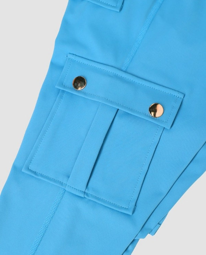 Premièrement : Ce Legging de motard taille haute avec poches à rabat pour soulever les fesses.