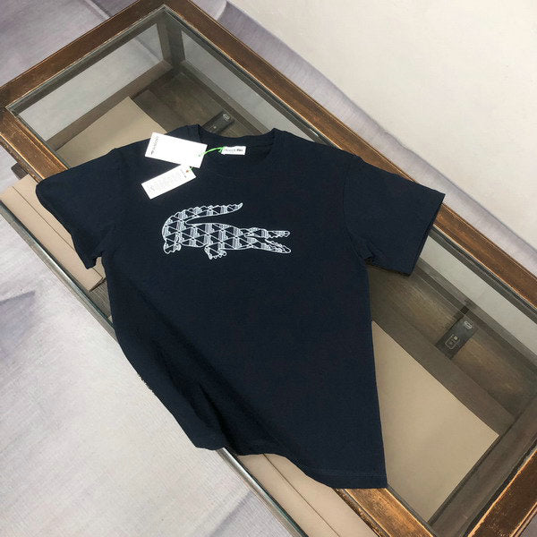 Premièrement :Les polos Lacoste Femme offrent une élégance et une qualité inégalées.