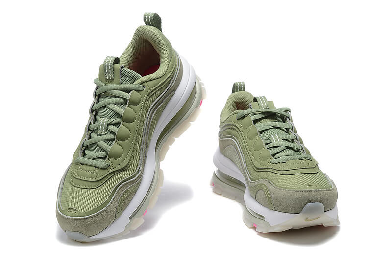 Premièrement, les baskets Nike Air Max 97 Femme incarnent un design emblématique et audacieux.

Inspirées des lignes fluides des trains à grande vitesse japonais.