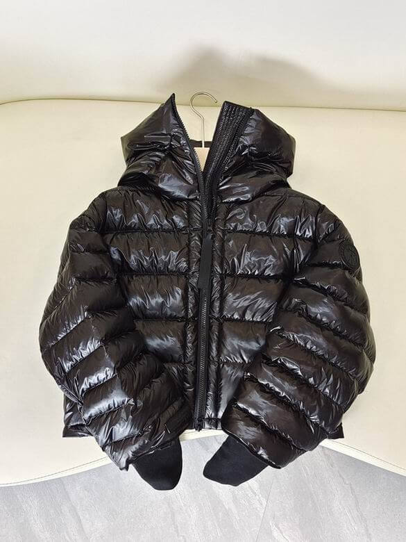 Résultat de l'évolution emblématique de la marque Canada G00se Femme, la Doudoune Canada G00se Femme est un témoignage de l'engagement de Canada G00se à combiner style,