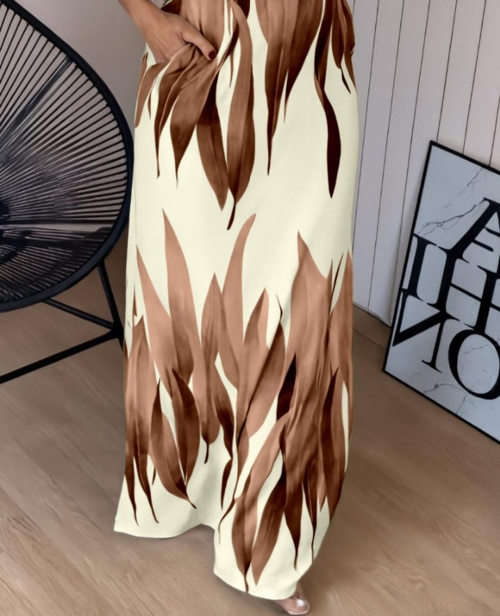 Premièrement : Cette robe longue décontractée à bretelles épaisses et imprimé végétal, coupe ajustée et fendue avec poches Femme.