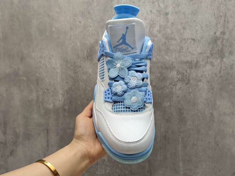Premièrement : Les baskets Air Jordan 4 Femme se distinguent par leur design iconique et leur capacité à allier style et fonctionnalité.
