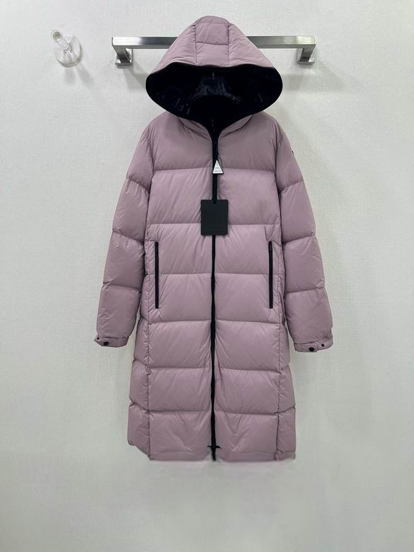 Premièrement : Les doudounes Moncler Femme, ainsi que les manteau Moncler Femme, incarnent un style et un raffinement incomparables.