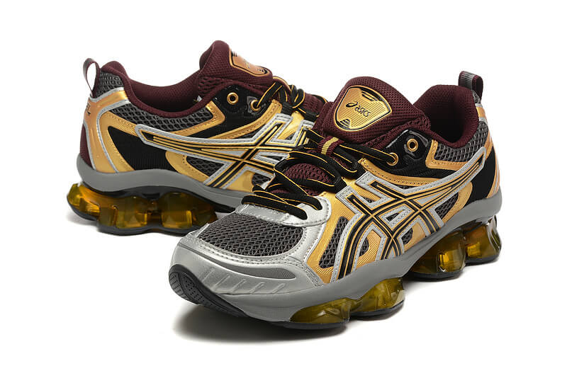 Premièrement :Les baskets Asics  offrent une combinaison parfaite de style et de performance.