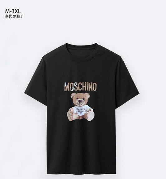 Premièrement : les T-shirts Moschino Femme offrent une élégance et un confort inégalés.