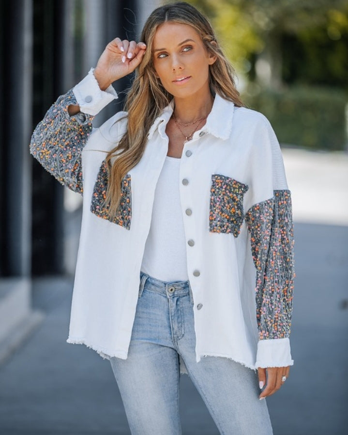 Premièrement : Apportez une touche d’éclat à votre look avec cette Veste décontractée à paillettes et patchwork à manches longues avec bouton sur le devant et ourlet brut femme 
