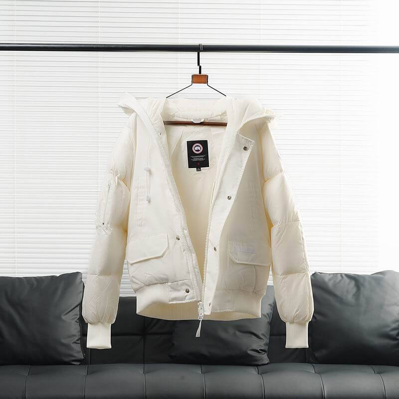 Résultat de l'évolution emblématique de la marque Canada G00se Femme, la Doudoune Canada G00se Femme est un témoignage de l'engagement de Canada G00se à combiner style,