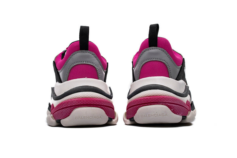 les sneakers Balenciaga Triple S "Beige Green Yellow" Femme sont un témoignage de l'engagement de Balenciaga à combiner style et innovation.