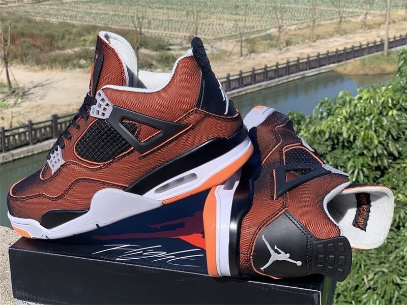 Premièrement : Les baskets Air Jordan 4 Femme se distinguent par leur design iconique et leur capacité à allier style et fonctionnalité.