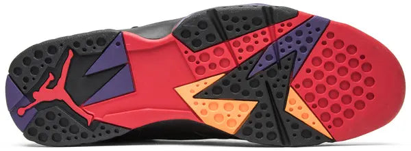 Premièrement, les baskets Air Jordan 7 Femme se distinguent par leur design iconique et leur confort exceptionnel.