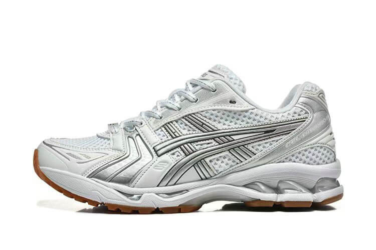 Premièrement :Les baskets Asics GEL-KAYANO offrent une combinaison parfaite de style et de performance.