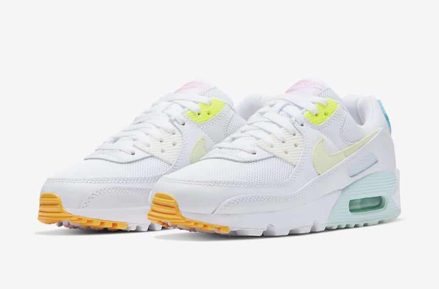 Les baskets Nike Air Max 90 Futura sont des pièces maîtresses de la mode.