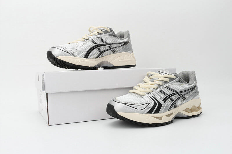 Résultats de l'engagement emblématique de la marque Asics à combiner style et innovation, les sneakers Asics Femme  sont des pièces maîtresses de la mode sportive.