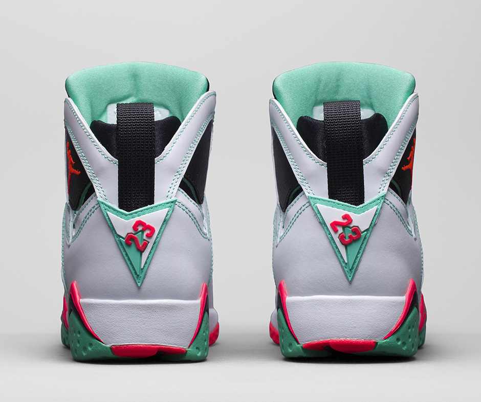
Premièrement, les baskets Air Jordan 7 Femme se distinguent par leur design iconique et leur confort exceptionnel.