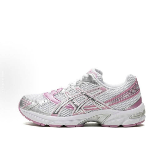 Premièrement :Les baskets Asics  offrent une combinaison parfaite de style et de performance. Leur design élégant et leurs technologies de pointe les rendent idéales pour les coureurs et les amateurs de mode.