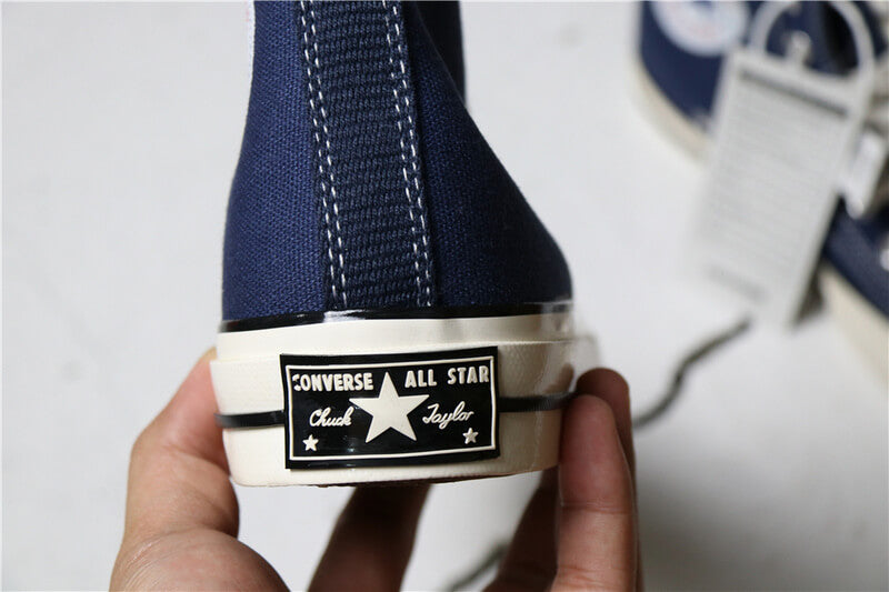 Premièrement : Les baskets Converse Femme se distinguent par leur design iconique et leur esthétique vintage.