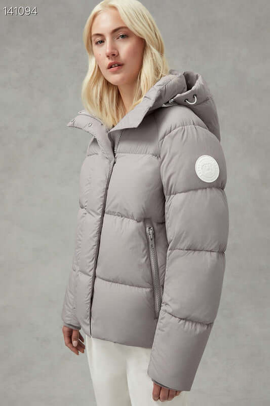 Résultat de l'évolution emblématique de la marque Canada G00se Femme, la Doudoune Canada G00se Femme est un témoignage de l'engagement de Canada G00se à combiner style,