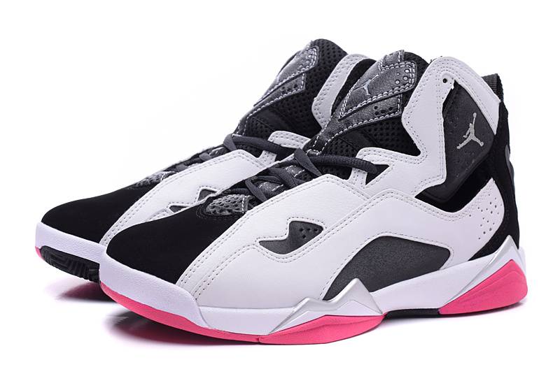 Premièrement, les baskets Air Jordan 7 Femme se distinguent par leur design iconique et leur confort exceptionnel.