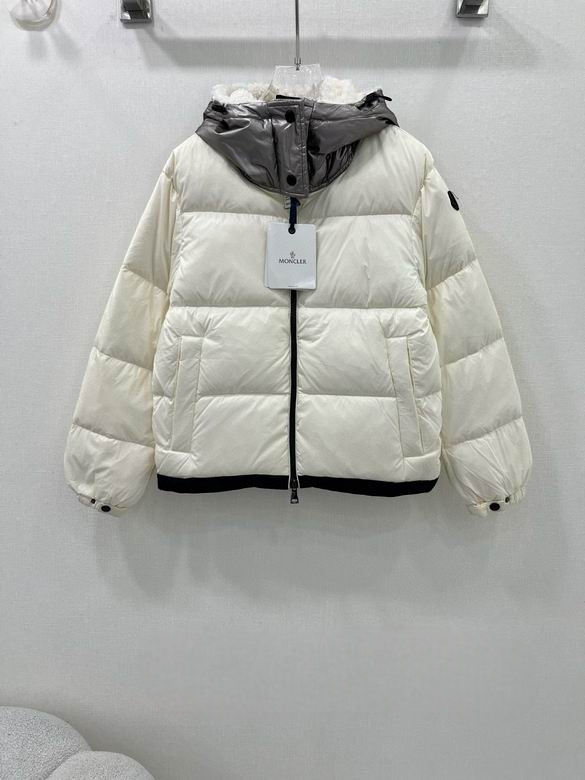 Premièrement : Les doudounes Moncler Femme, ainsi que les manteau Moncler Femme, incarnent un style et un raffinement incomparables.