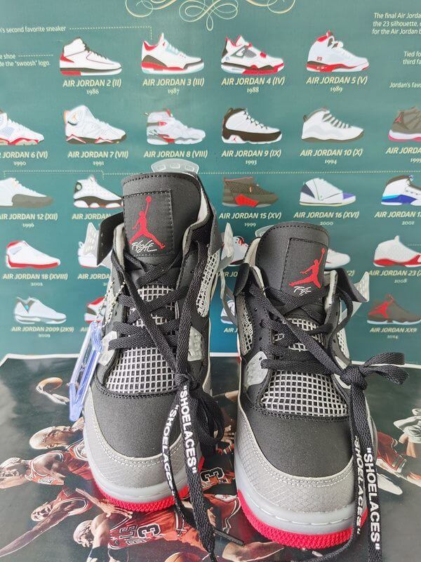 Premièrement : Les baskets Air Jordan 4 Femme se distinguent par leur design iconique et leur capacité à allier style et fonctionnalité.