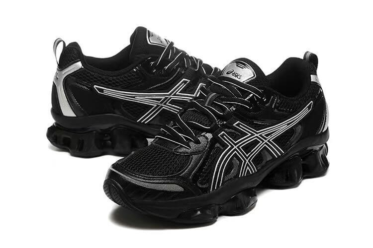 Premièrement :Les baskets Asics  offrent une combinaison parfaite de style et de performance.