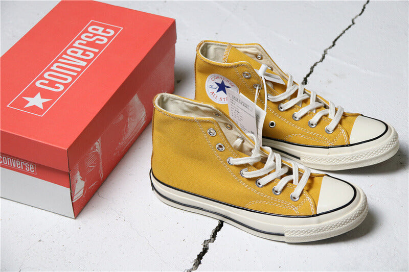 Premièrement : Les baskets Converse Femme se distinguent par leur design iconique et leur esthétique vintage.