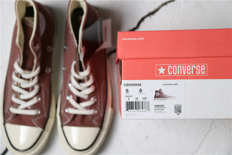 Premièrement : Les baskets Converse Femme se distinguent par leur design iconique et leur esthétique vintage.