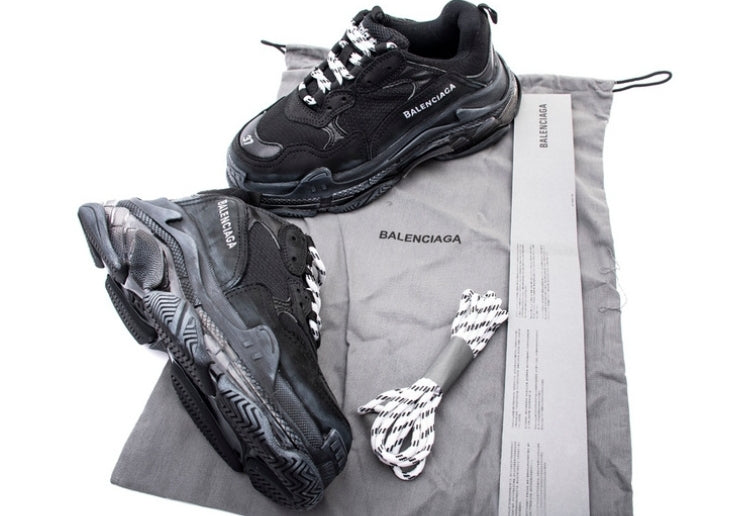les sneakers Balenciaga Triple S "Beige Green Yellow" Femme sont un témoignage de l'engagement de Balenciaga à combiner style et innovation.