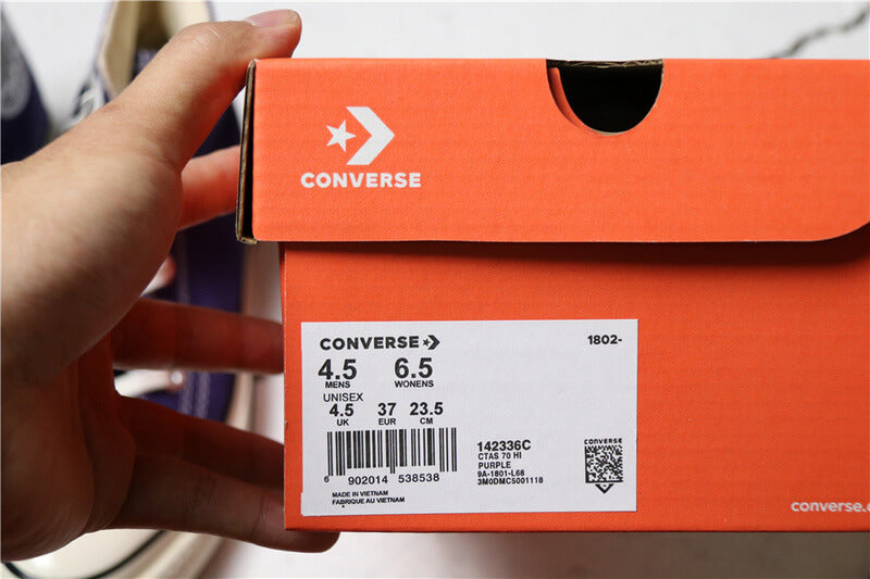 Premièrement : Les baskets Converse Femme se distinguent par leur design iconique et leur esthétique vintage.