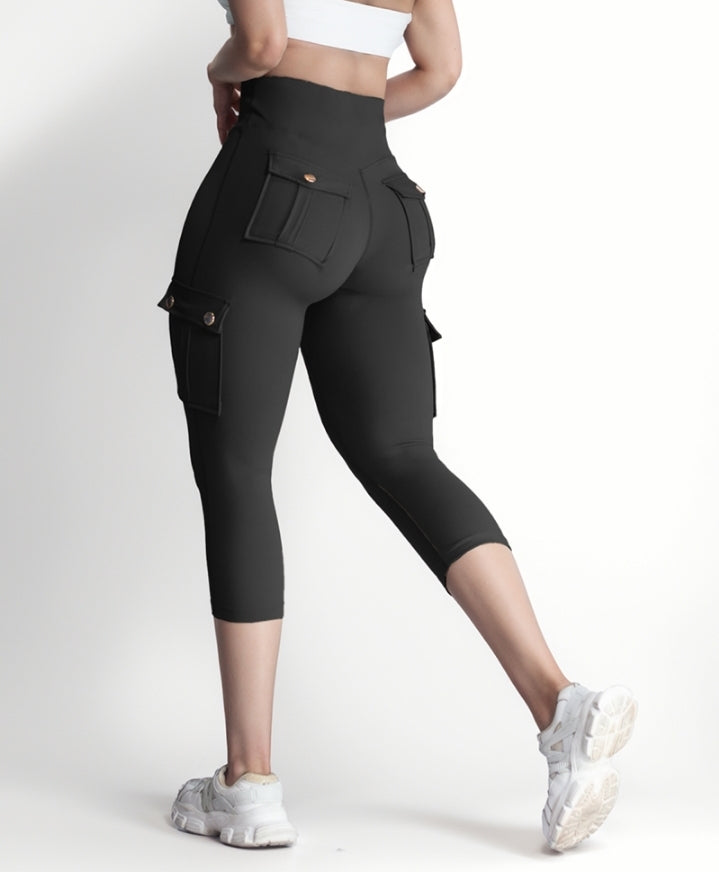 Premièrement : Ce Legging de motard taille haute avec poches à rabat pour soulever les fesses.