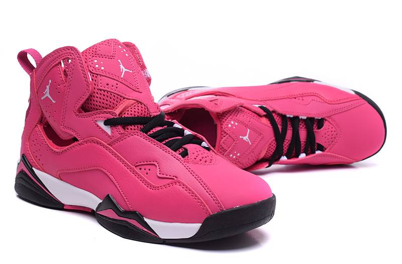 Premièrement, les baskets Air Jordan 7 Femme se distinguent par leur design iconique et leur confort exceptionnel.