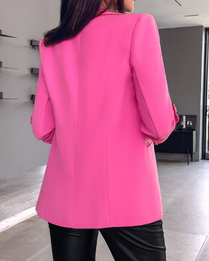 Premièrement : Ajoutez une touche de sophistication et de modernité à votre garde-robe avec ce Manteau blazer à col cranté et manches retroussés femme