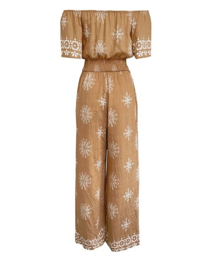 Premièrement : Plongez dans un univers de douceur avec cette Combinaison à imprimé floral à épaules dénudées et manches courtes froncées, taille décontractée, style bohème Femme.