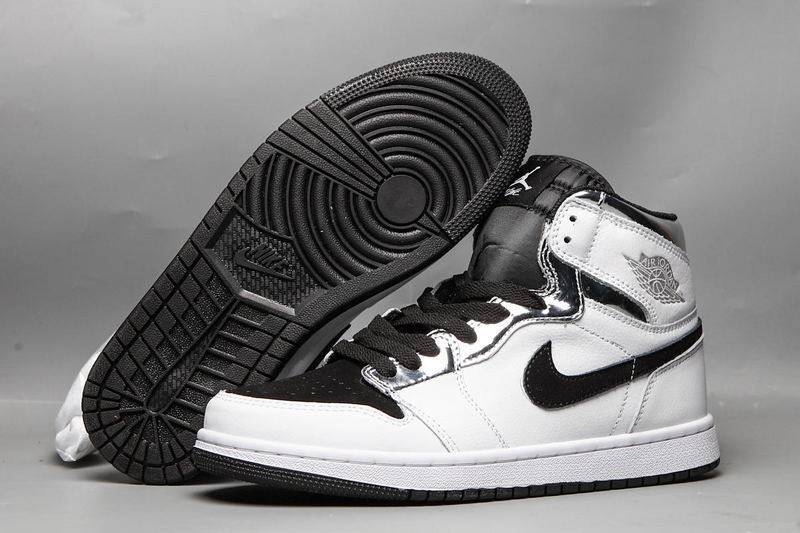 Les  baskets Air Jordan 1 Low "Topaz Mist (GS)" pour femmes offrent une esthétique élégante avec des nuances de Topaz Mist. 