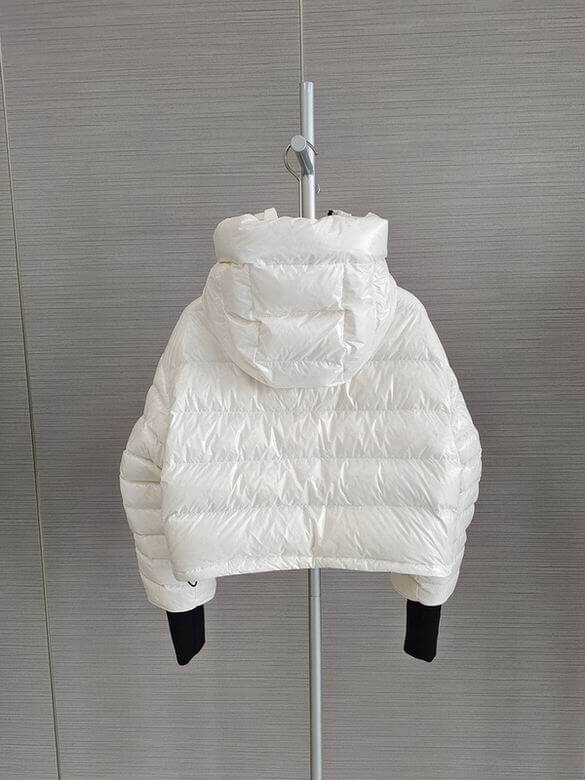 Résultat de l'évolution emblématique de la marque Canada G00se Femme, la Doudoune Canada G00se Femme est un témoignage de l'engagement de Canada G00se à combiner style,