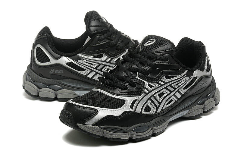 Premièrement :Les baskets Asics  offrent une combinaison parfaite de style et de performance.