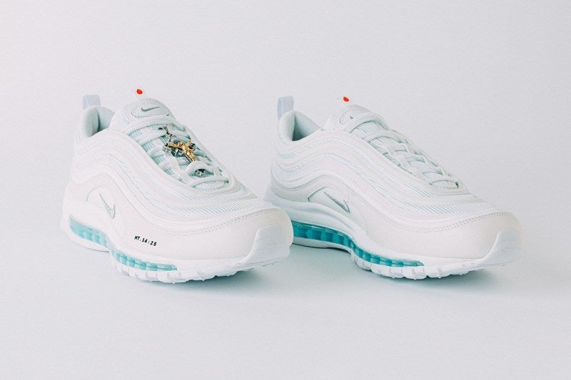 Les baskets Nike Air Max 97 Femme  sont des pièces maîtresses de la mode. Avec un look décontractée style iconique tendance olution emblématique de la ligne Nike, les Nike Air Max 97 sont un témoignage de l'engagement de Nike à combiner style et innovation.