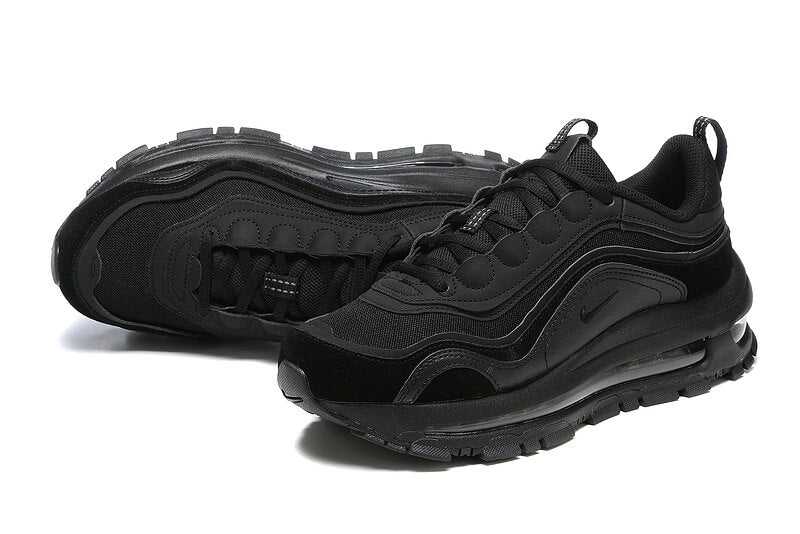 Premièrement, les baskets Nike Air Max 97 Femme incarnent un design emblématique et audacieux.

Inspirées des lignes fluides des trains à grande vitesse japonais.