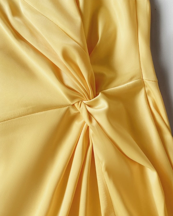 Premièrement : Cette Robe longue décontracté à volants et col asymétrique ajouré femme