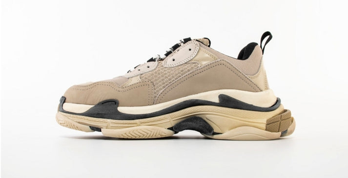 les sneakers Balenciaga Triple S "Beige Green Yellow" Femme sont un témoignage de l'engagement de Balenciaga à combiner style et innovation.