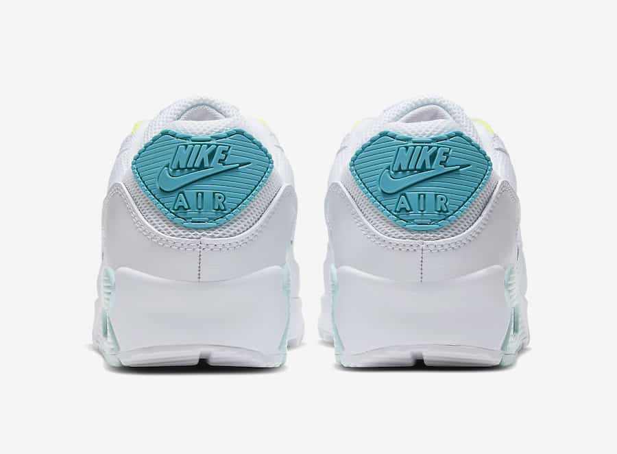 Les baskets Nike Air Max 90 Futura sont des pièces maîtresses de la mode.