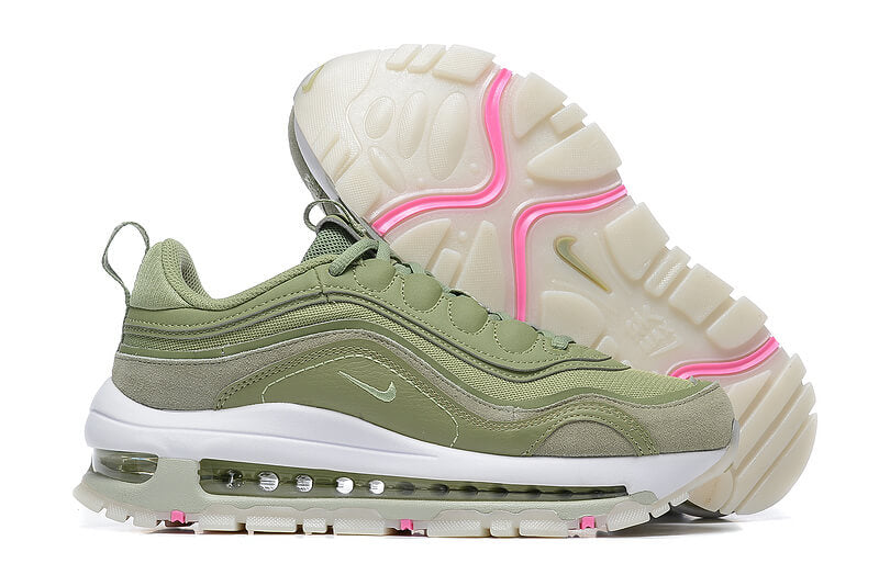 Premièrement, les baskets Nike Air Max 97 Femme incarnent un design emblématique et audacieux.

Inspirées des lignes fluides des trains à grande vitesse japonais.